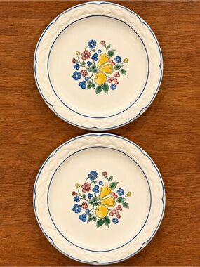 2 Vina Fera Dinner Plates w Yellow Pear & Floral Design - White with Blue Trim